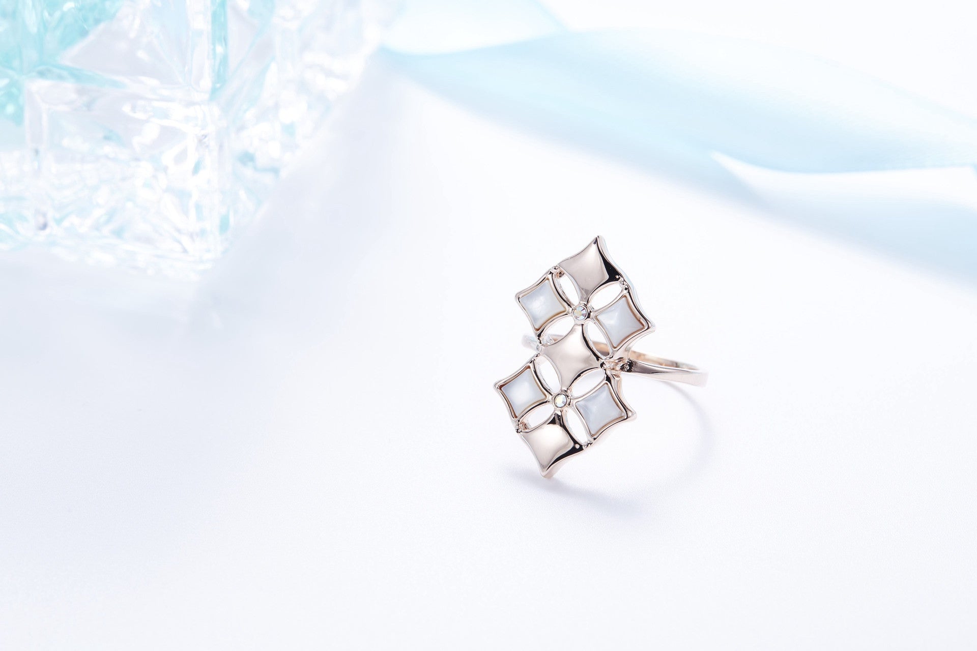 The golden two squares flowers ring - CDE Jewelry Egypt