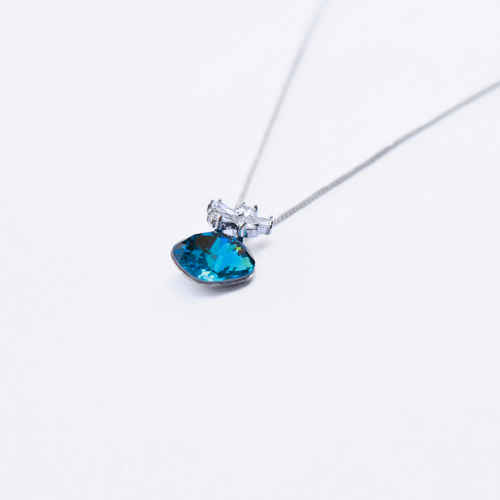 The aquamarine crystal with AAA zirconia flower platinum plated necklace