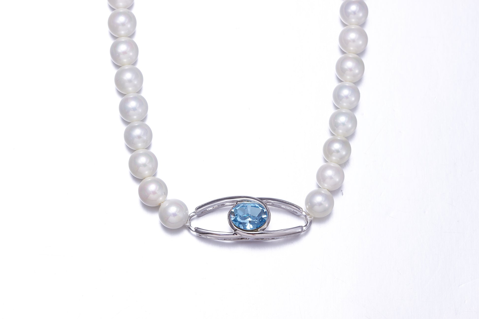 The classy pearl collier with a blue topaz swarovski pendant - CDE Jewelry Egypt
